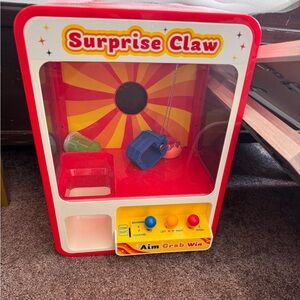 Surprise Claw Machine Toy - Red and Blue